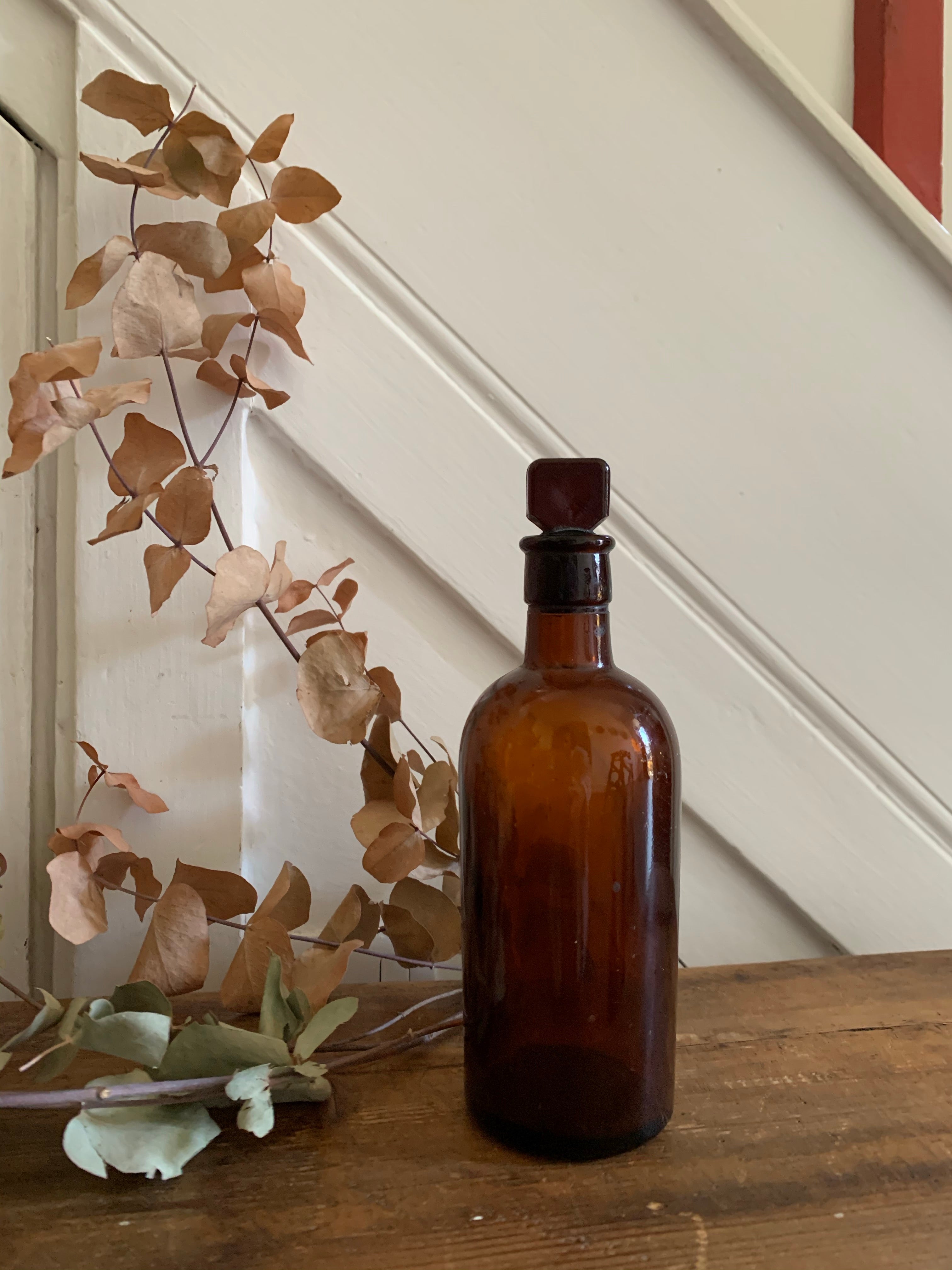 Small-sized Apothecary Bottle with stopper