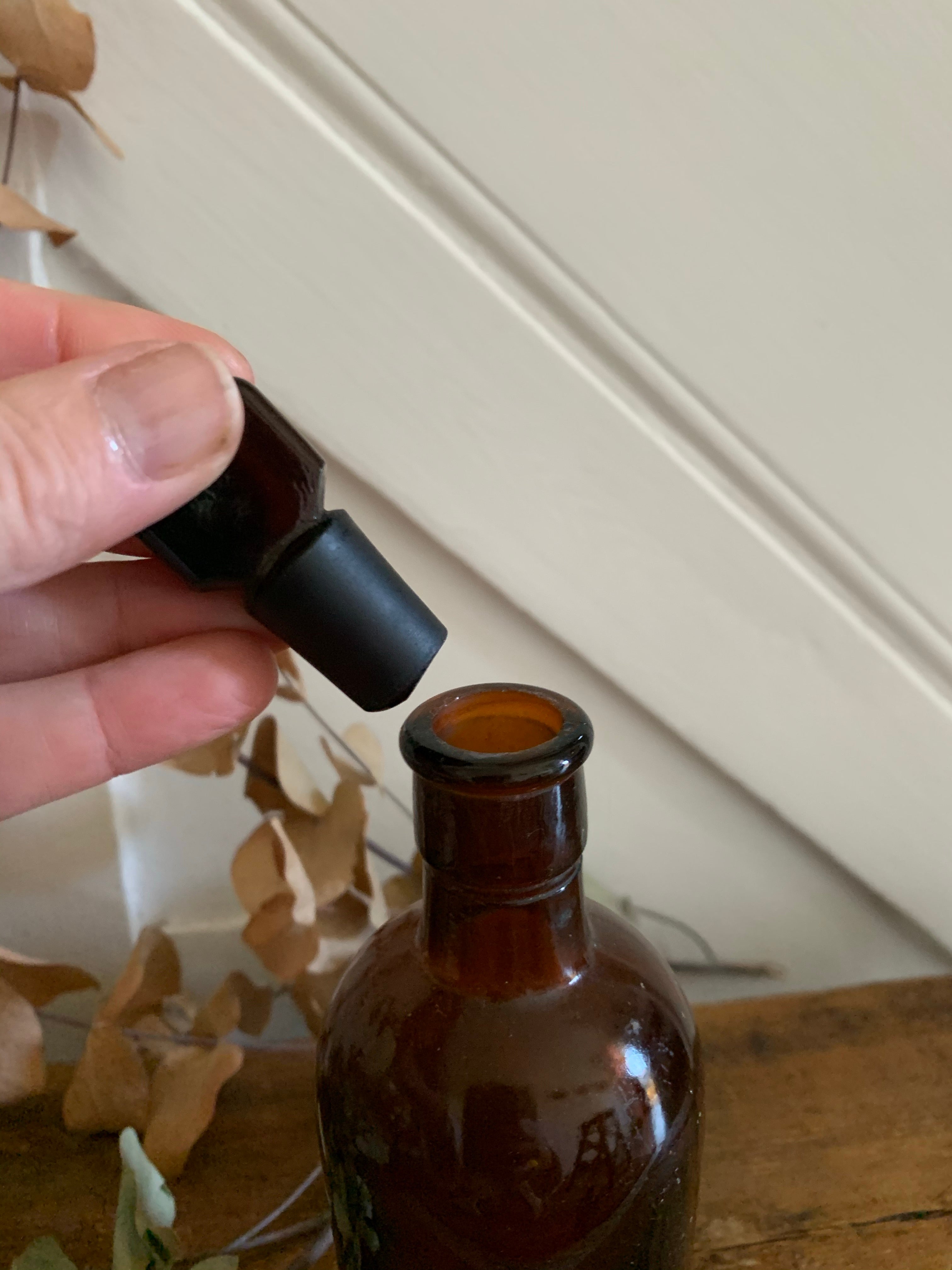Small-sized Apothecary Bottle with stopper
