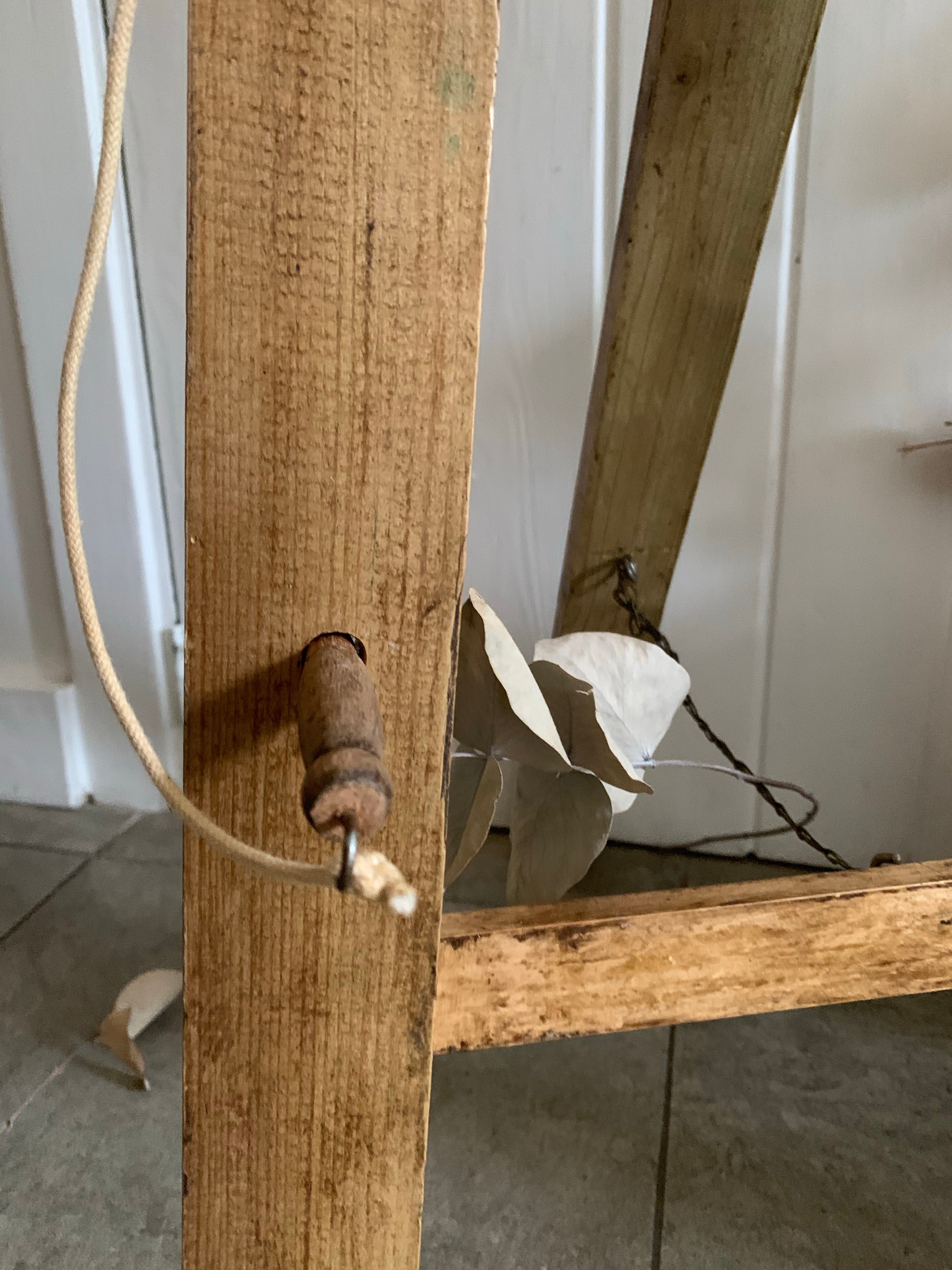Floor-Standing Easel from Reclaimed Wood